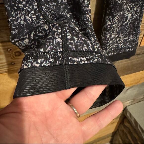 Lululemon Illumina Crop In Rocky Road Sand Dune Ground/Black Size 8 Athletic Gym - Picture 12 of 16